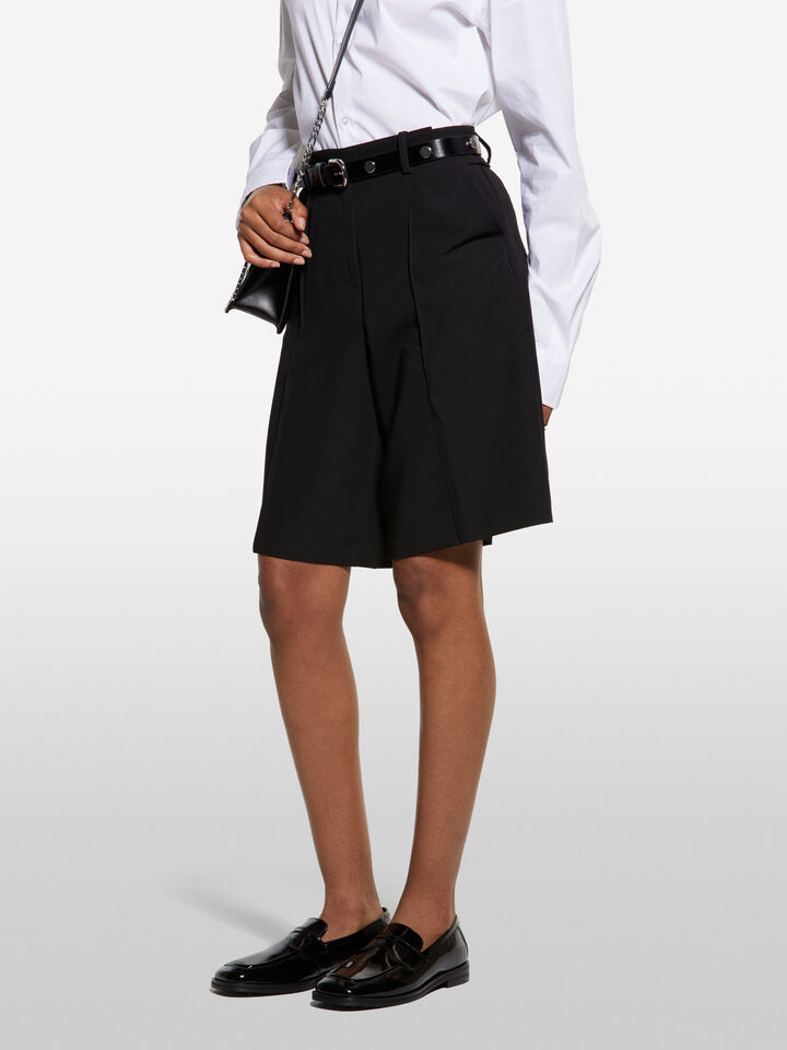 Black relaxed fit bermudas - women's shorts - Black | Sisley image number 3